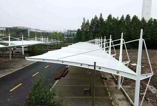 長(zhǎng)春膜結(jié)構(gòu)停車(chē)棚的分類(lèi)有哪些?