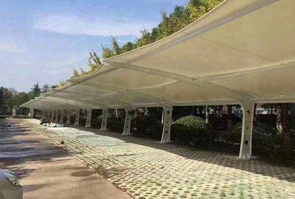 如何降低膜結(jié)構(gòu)停車(chē)棚造價(jià)？